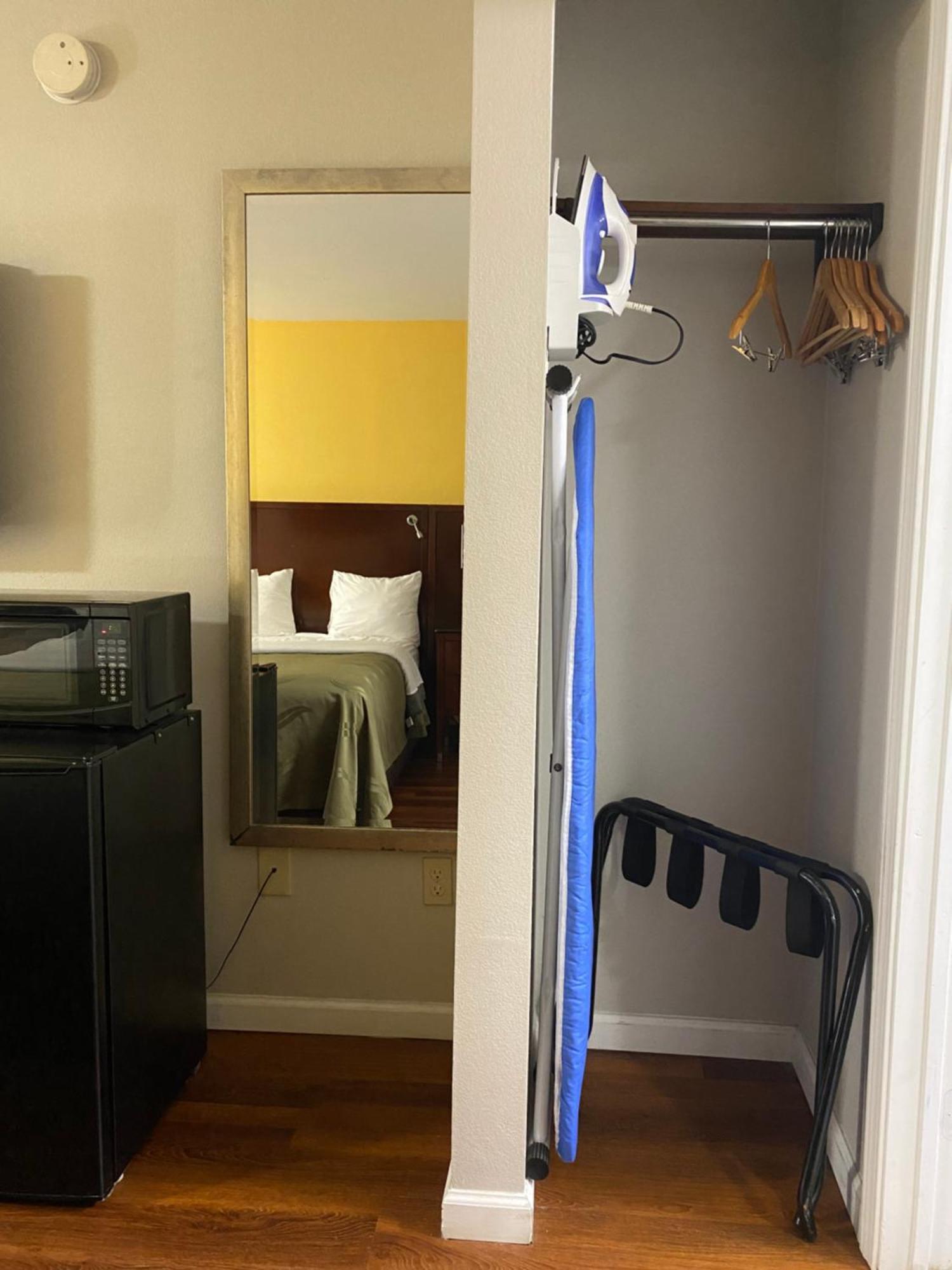 Cambridge Inn Oklahoma City Bagian luar foto