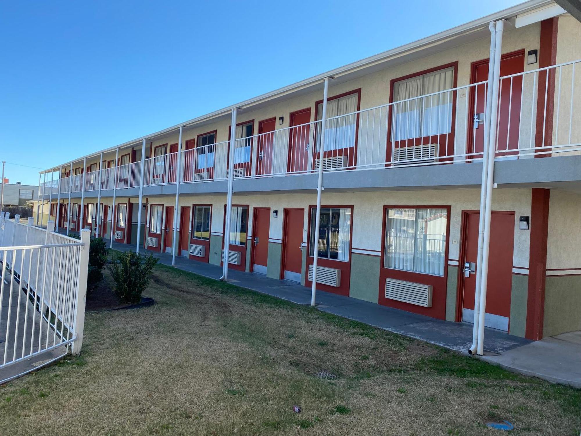 Cambridge Inn Oklahoma City Bagian luar foto